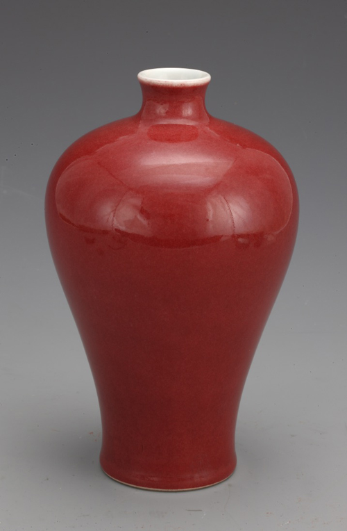 清雍正霁红釉梅瓶